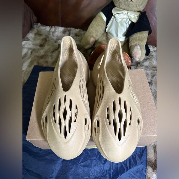 Adidas Yeezy Foam Runner Size 10 - Picture 5 of 11